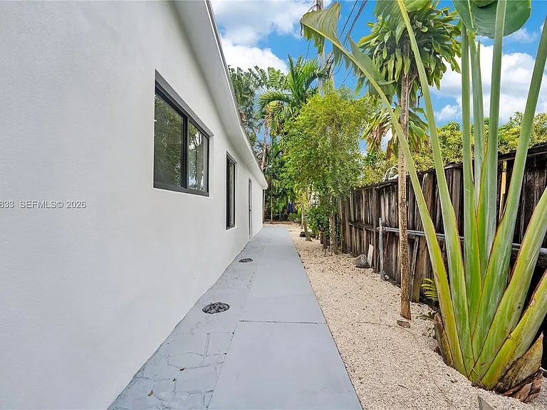 6566 SW 35th St — Photo 30