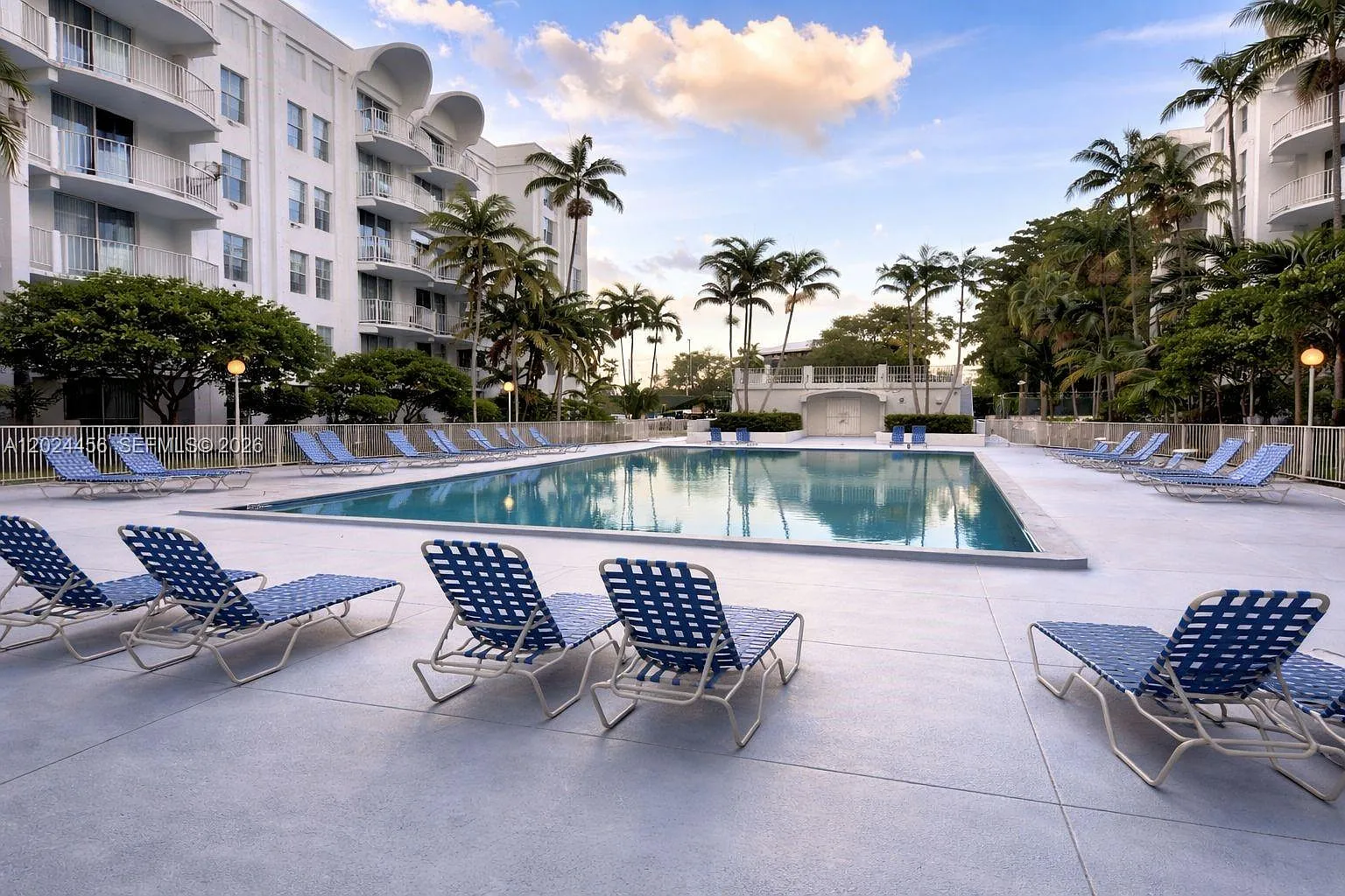 Montecarlo Condo — Photo 1