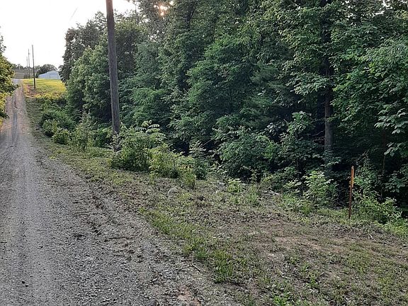 3rd image of Montgomery Ln