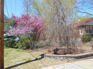 8527 Minnesota Ave, Saint Louis, MO 63111