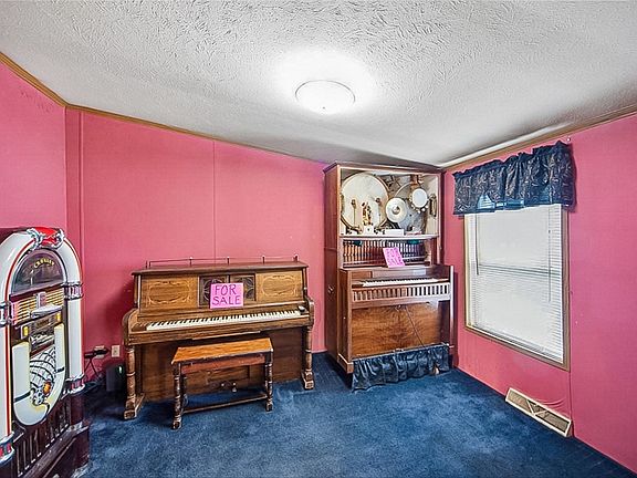 4th image of 709 D Ave