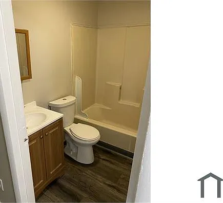 2 bed, 950 sqft, $1,600 — Photo 3