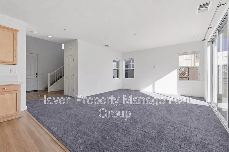 4 bed, 3.5 bath, 2246 sqft, $3,145 — Photo 3