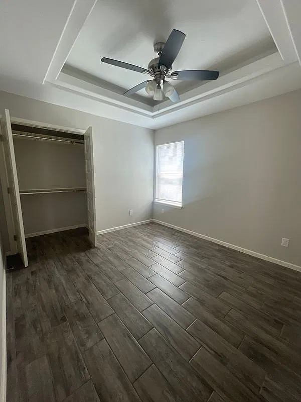 3 bed, 2.0 bath, 1087 sqft, $1,100 — Photo 2