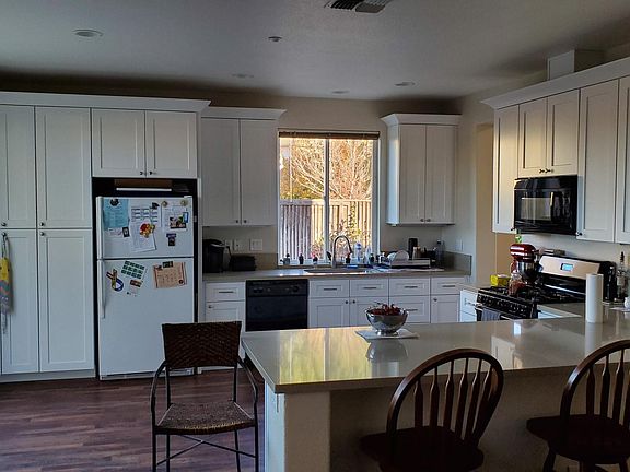 4th image of 615 Foxglove Cir