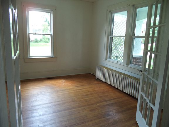 3rd image of 110 E Sevier Ave