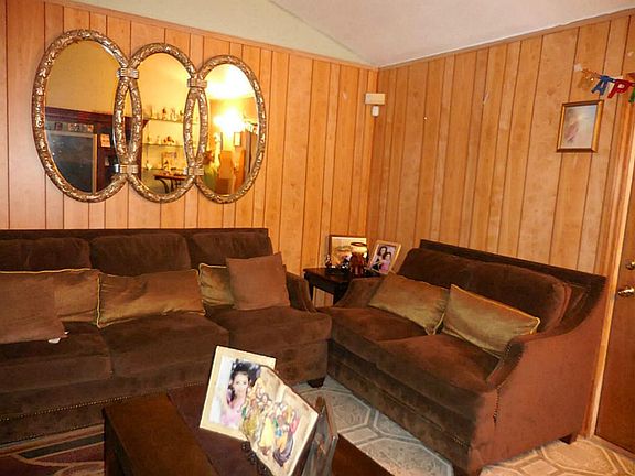 5th image of 11835 S Evelyn Cir