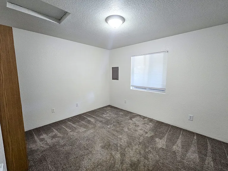 Camelot East Apartments — Photo 20