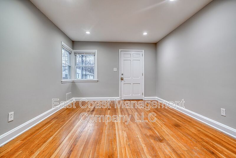 1st image of 9616 Mason Ave