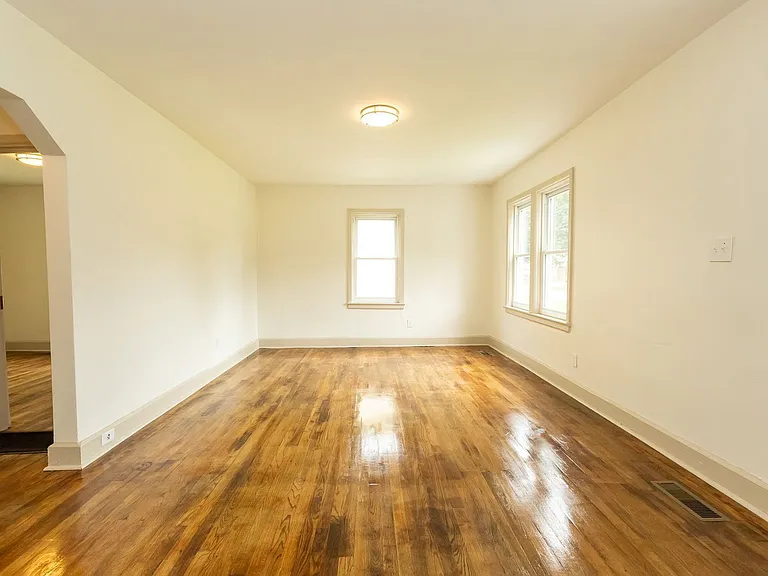 825 Henderson Ave — Photo 9