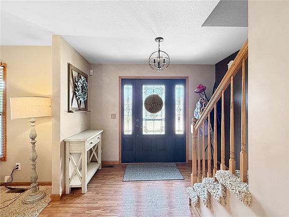 3rd image of 40 Queen Anne Ct