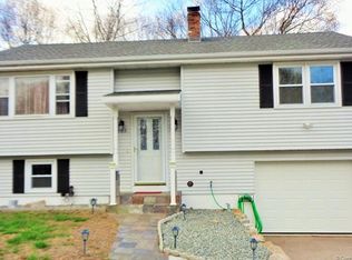 305 Indigo St, Mystic, CT 06355