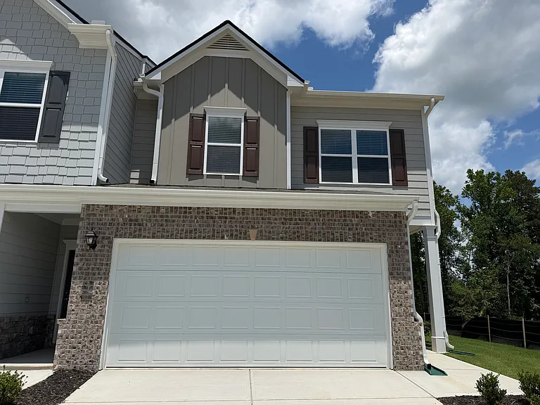 4917 Dresden Loop — Photo 1