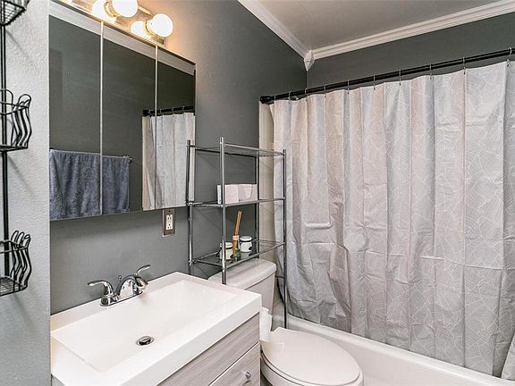 5th image of 3736 G Ave NE