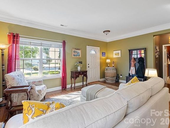 4th image of 132 Rose Tree Ln
