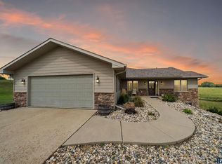 102 Round Lake Hills Dr, Wentworth, SD 57075