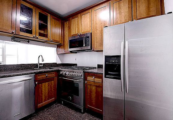 5th image of 10 W 74th St APT 6D