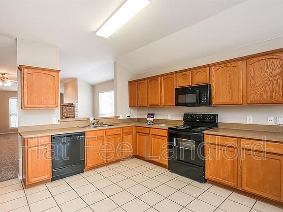 4th image of 820 Acacia Dr