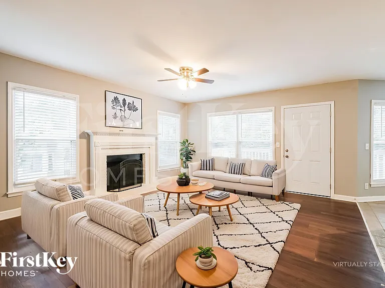 1520 Maplewood Ct — Photo 4