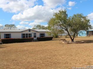 419 Homecrest Dr, La Vernia, TX 78121