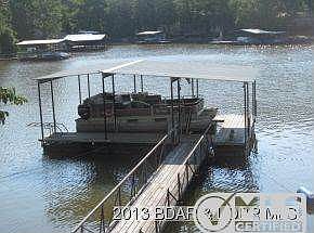 Single slip dock w/lift