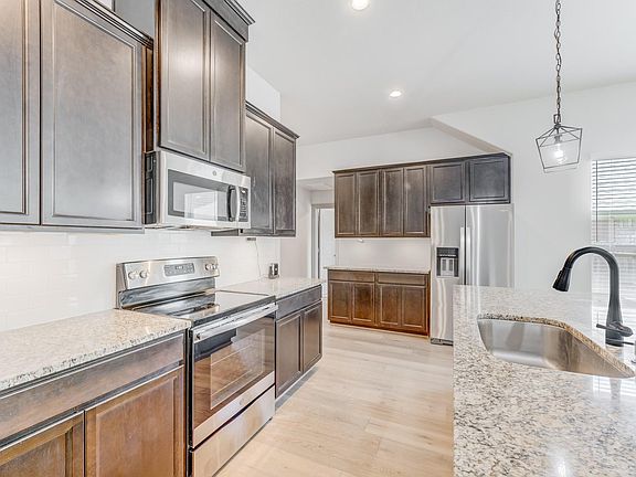 2nd image of 11913 Mockingbird Ln