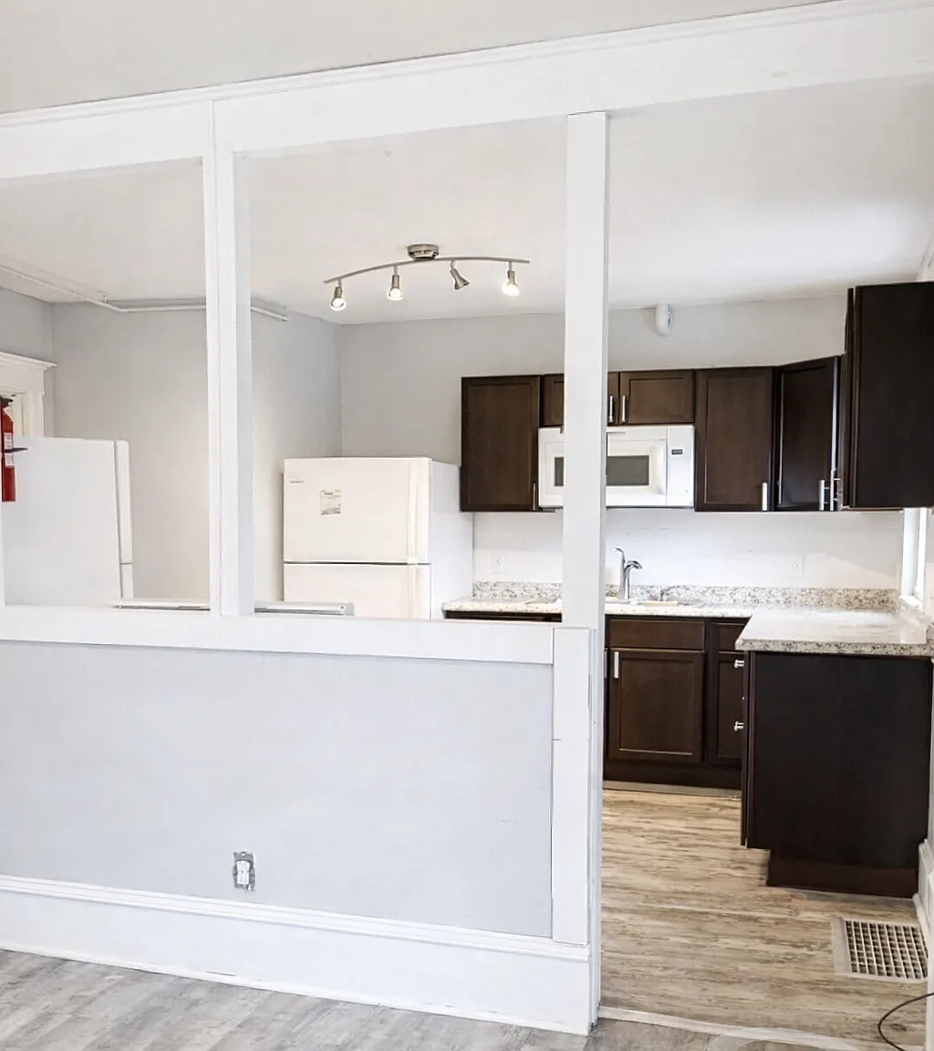 6 bed, 2411 sqft, $2,300 — Photo 4