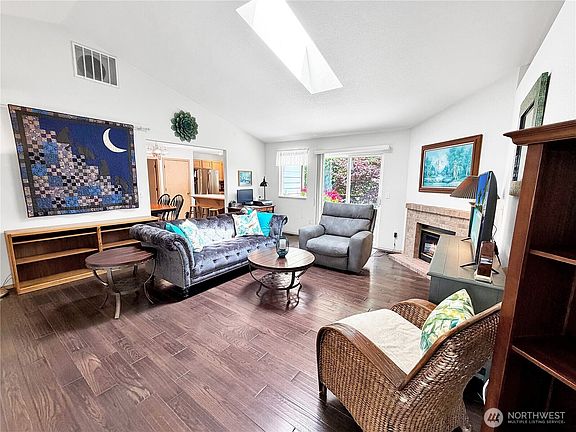 4th image of 1620 Springfield Court NE