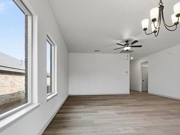 3rd image of 2706 Shirley Dr