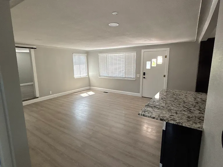 7005 Geneva Ct — Photo 9