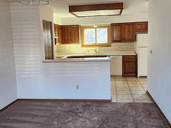3rd image of 5516 Cambridge LANE #4