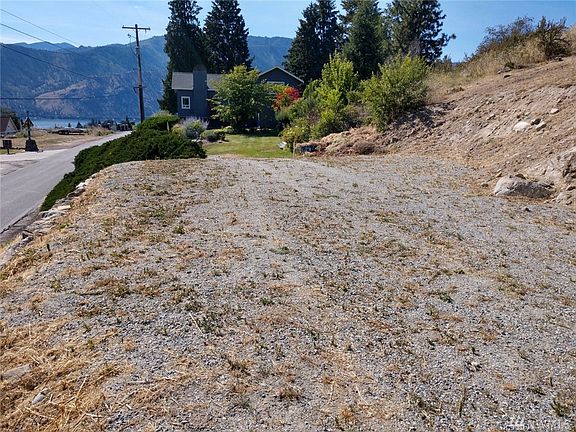 4th image of 410 Lakeshore Dr
