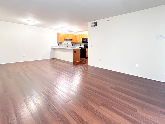 Huge Open Kitchen Dinning Living Concept!