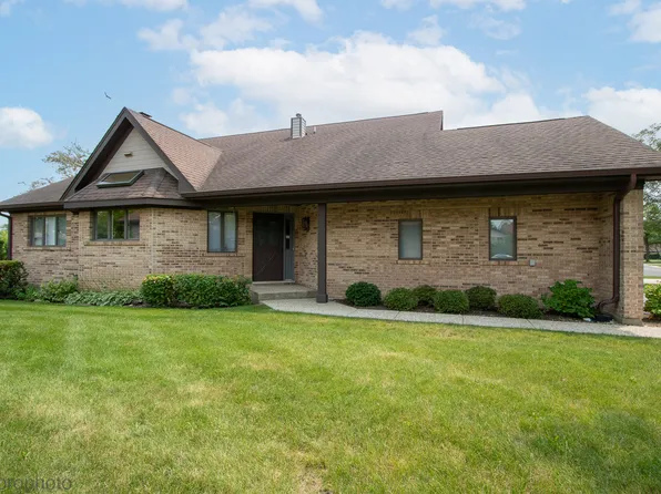 1675 Pebble Beach Dr, Hoffman Estates, IL 60169