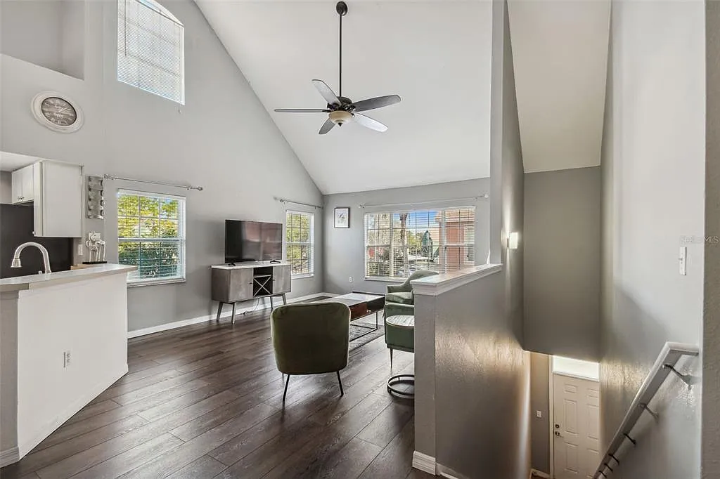 2 bed, 2.0 bath, 1168 sqft, $1,975 — Photo 3