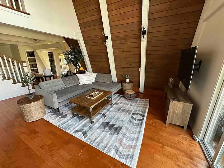 28W271 Indian Knoll Trl — Photo 2