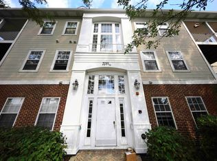 3261 Stratford Ct UNIT 2B, Lake Bluff, IL 60044