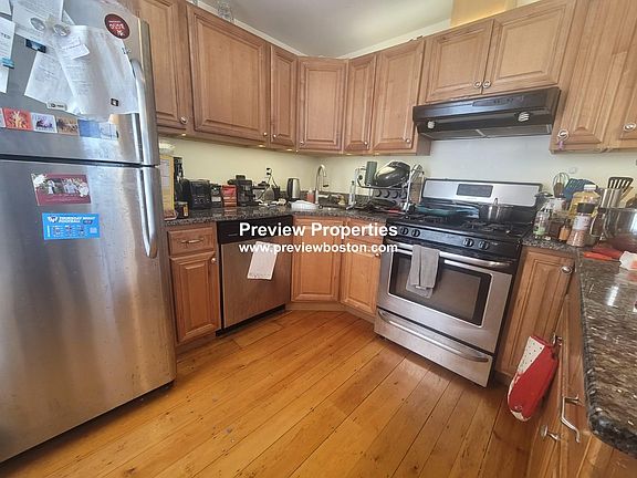 2nd image of 15 Smythe St #3