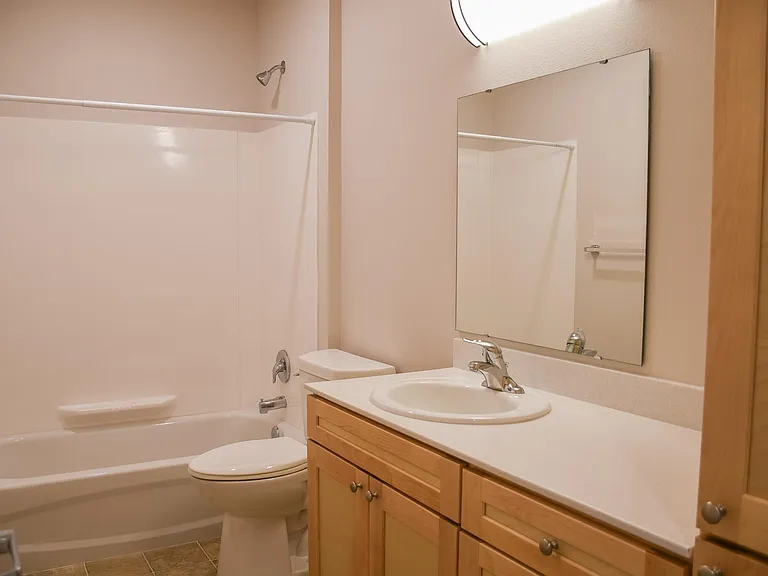 Kirkland Heights Apartments — Photo 49
