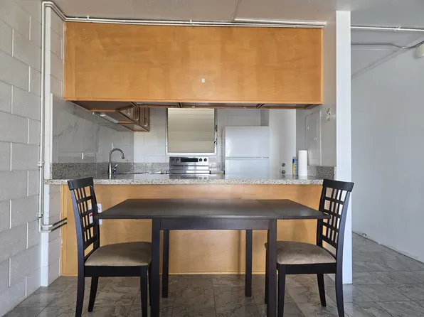1320 Alexander St APT 1102, Honolulu, HI 96826
