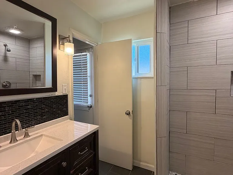 29205 Exeter St — Photo 57