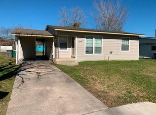 2204 E Sabine St, Victoria, TX 77901