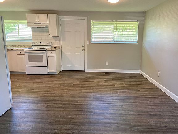4th image of 4418 Primrose Ln