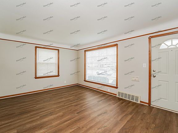 2nd image of 15416 Maplewood Ave