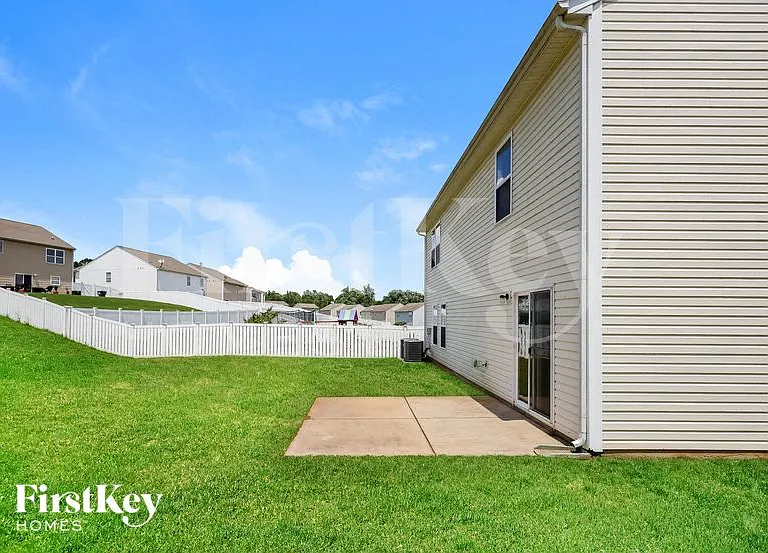 933 Silverberry St — Photo 14
