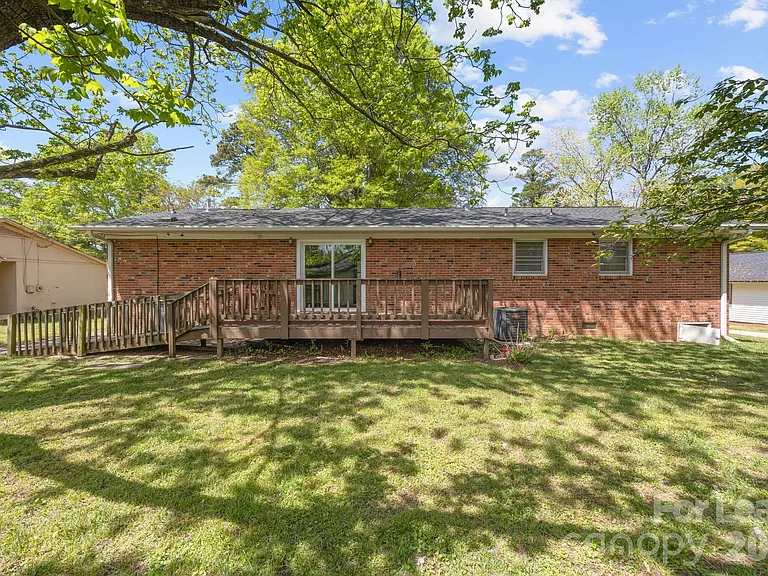 1502 Cloverdale Ln — Photo 25