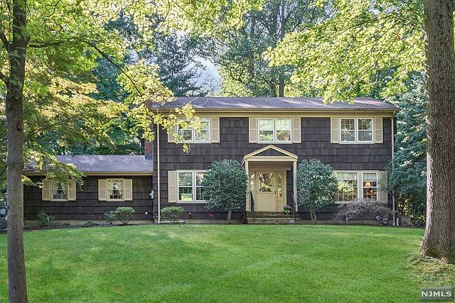 1st image of 827 Handwerg Dr