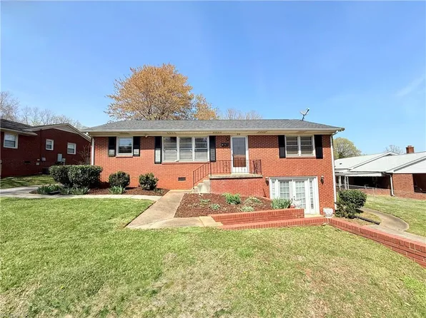 310 Meadowbrook Dr, Burlington, NC 27215