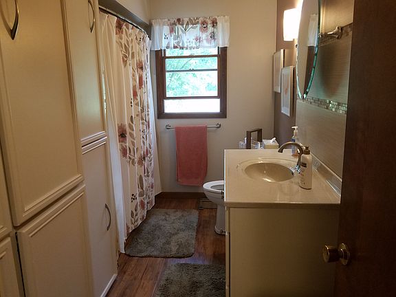 Upper bathroom.