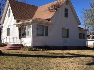 119 E 3rd Ave, Caney, KS 67333